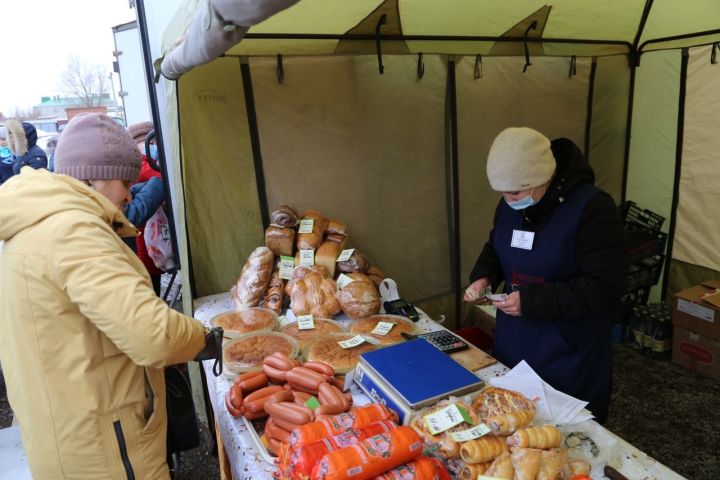 На сельскохозяйственной ярмарке в Алексеевском продают сахар, гречку и соль