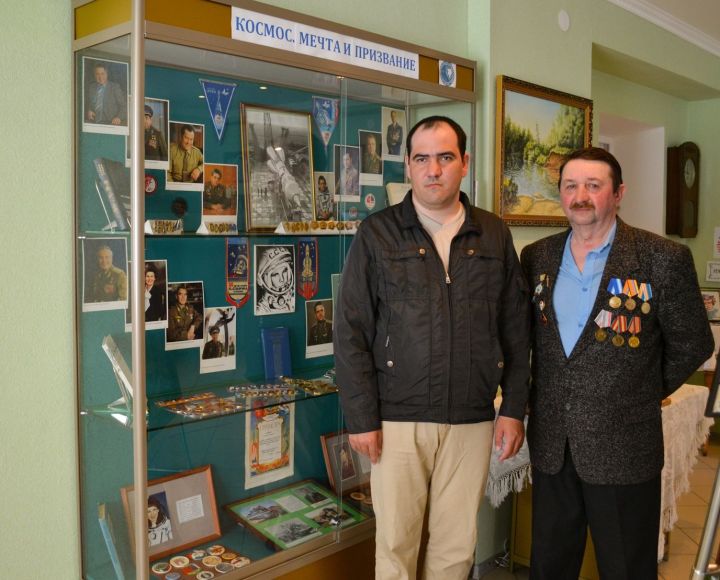 Музей родного края посетил алексеевец встречавший космонавтов с орбиты