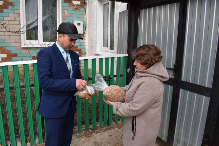 Жители Алексеевского района бесплатно получили семена