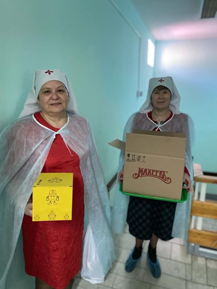 В день Светлой Пасхи сестры милосердия Свято-Елисаветинского сестричества от имени прихода святителя Алексия посетили Алексеевскую ЦРБ