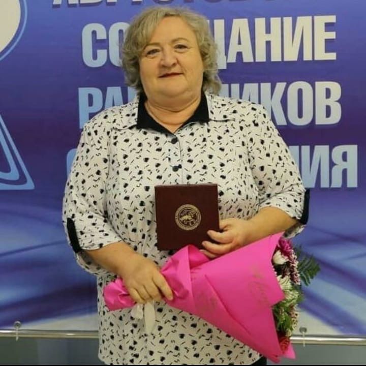 Нину Юрьевну Бочкарёву с юбилеем поздравляют коллеги и ученики