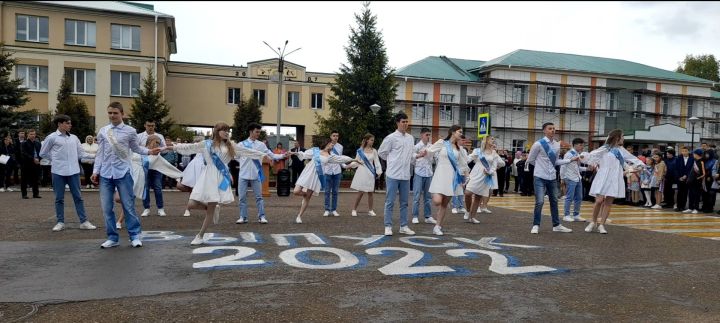 Полная версия танца выпускников первой школы Алексеевского