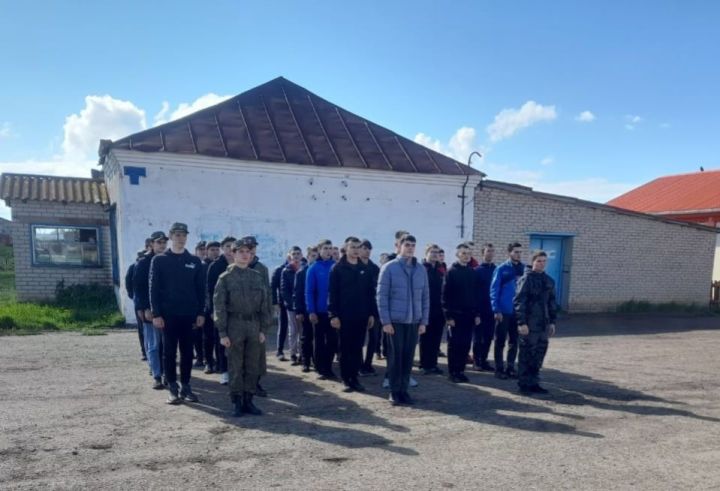 Алексеевские десятиклассники изучают основы военной службы в полевых условиях