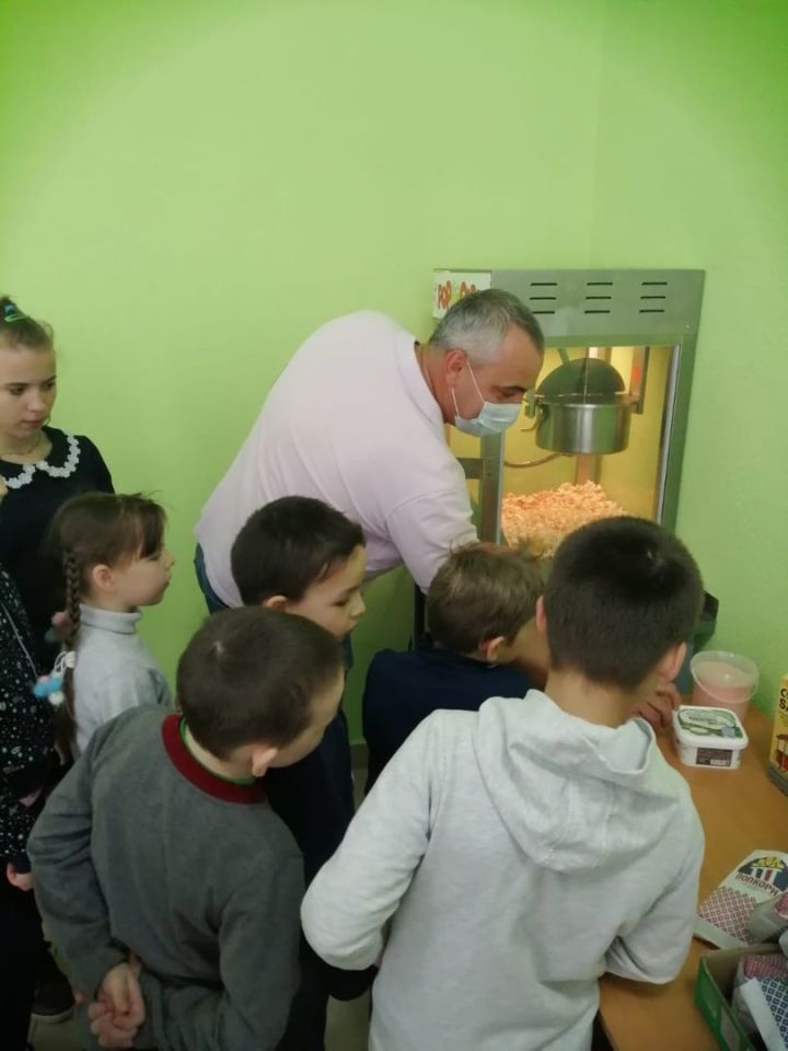 В Алексеевском детей из приюта «Забота» научили делать сладкую вату и попкорн
