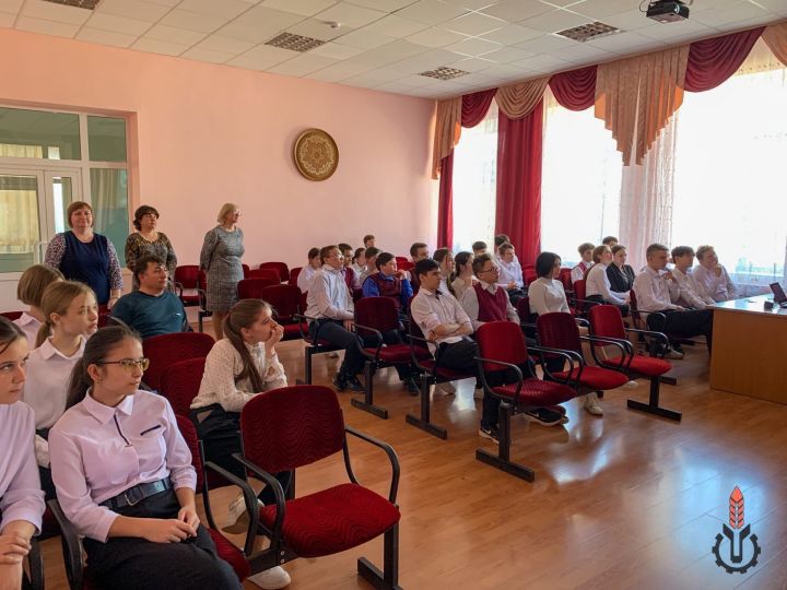 Алексеевским школьникам рассказали про преимущества учёбы в аграрном колледже