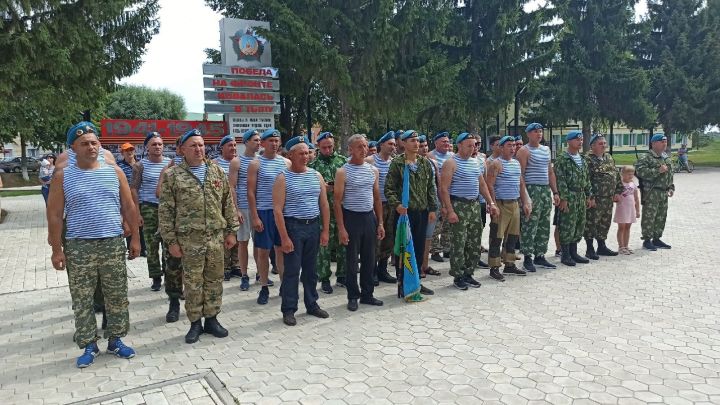 Сергей Демидов поздравил с Днем Воздушно-десантных войск Российской Федерации