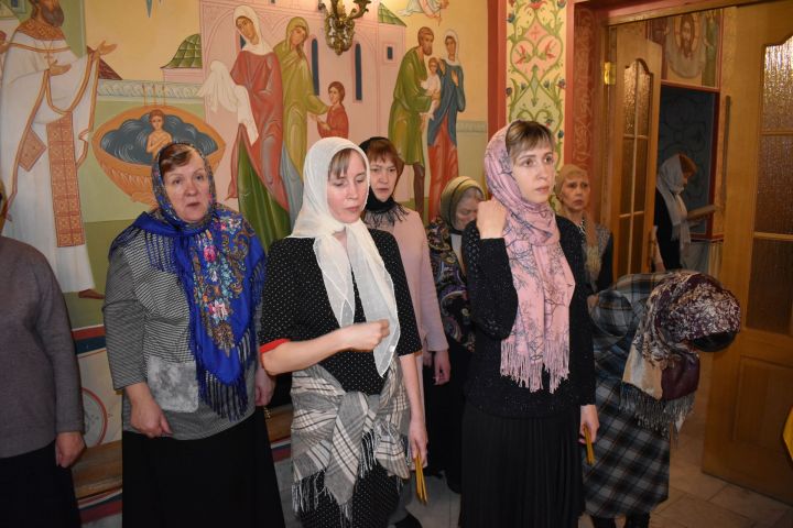 В новогоднюю ночь в Алексеевском молились за мир и благополучие