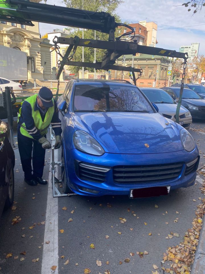 52 штрафа ГИБДД и изъятие Porsche Cayenne