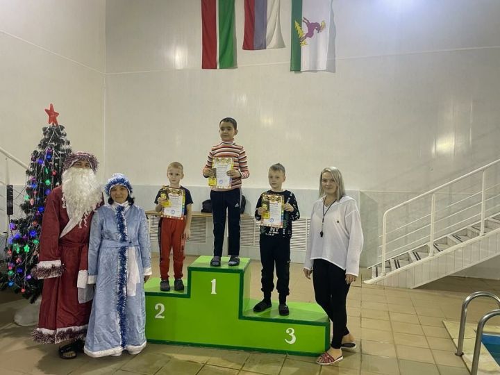В Алексеевском прошло первенство «Спортивной Школы» по плаванию на призы Деда Мороза