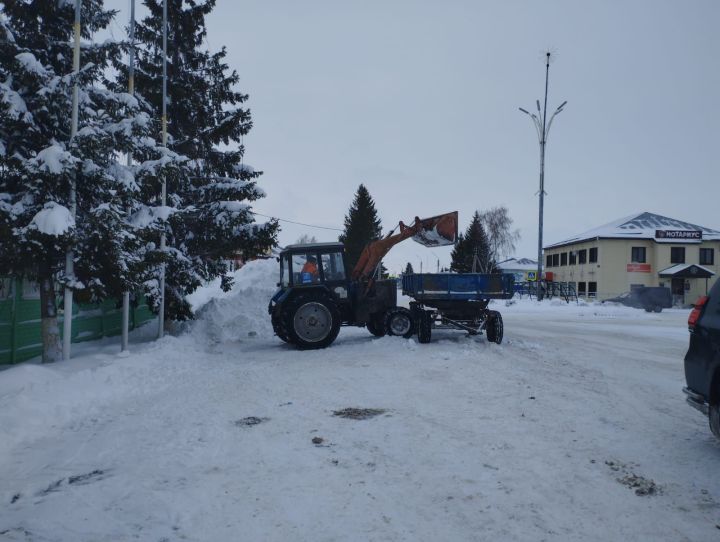Выпавший снег постепенно исчезает с улиц Алексеевского