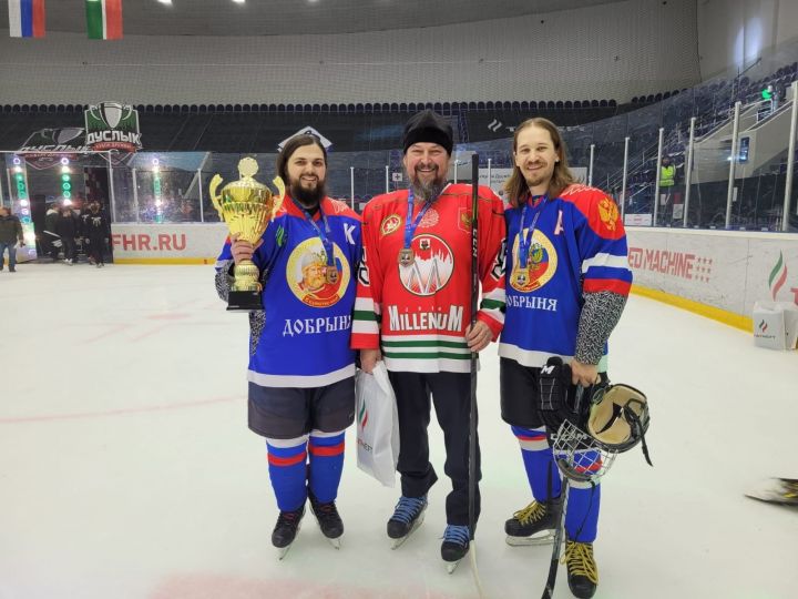 Благочинный Алексеевского благочиния принял участие во Всероссийском турнире по хоккею на «Кубок Дружбы — Дуслык»