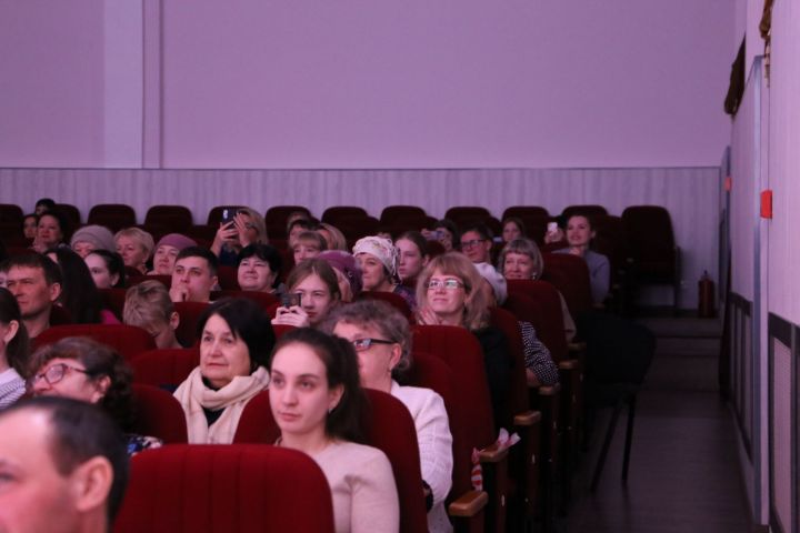 В РДК состоялся показ нового спектакля «Девчата»