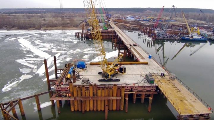 На обходе Нижнекамска и Набережных Челнов завершено устройство временного технологического моста через реку Кама