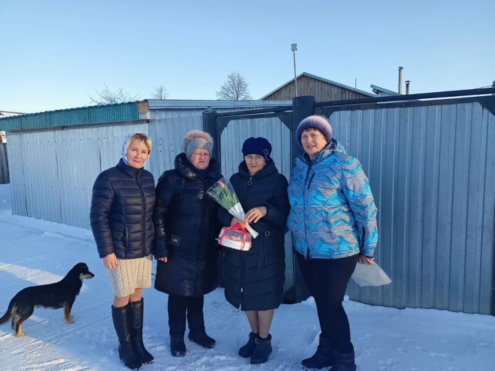 Мам и жён алексеевских мобилизованных поздравили с Международным женским днем