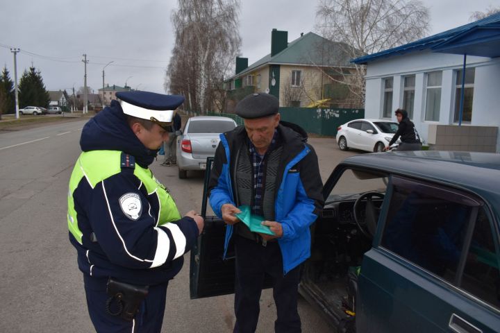 В Алексеевском в ходе совместного рейда инспекторов ГИБДД и сотрудников «Зари» было выявлено 16 нарушений