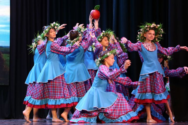 Фоторепортаж: в районном Доме культуры отметили Международный день танца