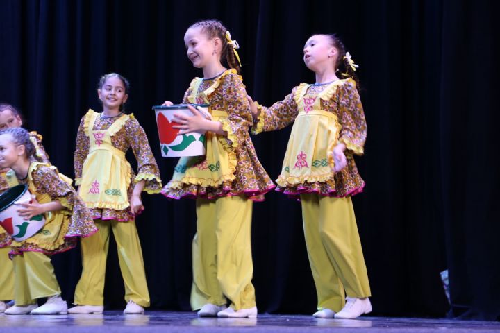 Фоторепортаж: в районном Доме культуры отметили Международный день танца