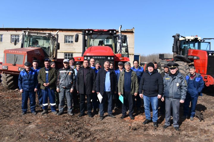 В хозяйствах Алексеевского района оценили готовность сельскохозяйственной техники