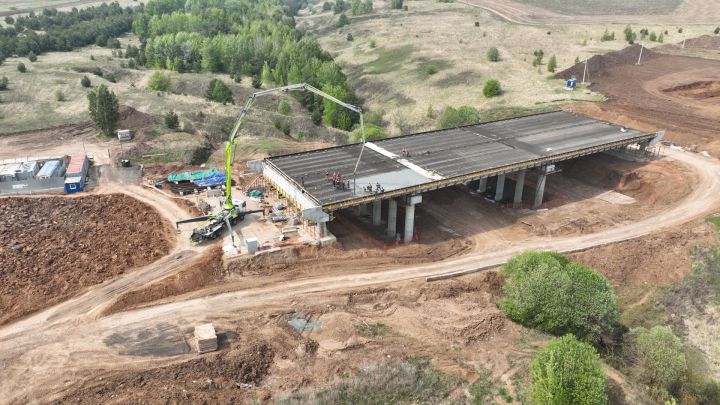 На шести мостовых сооружениях обхода Нижнекамска и Набережных Челнов завершено устройство монолитной плиты пролетного строения