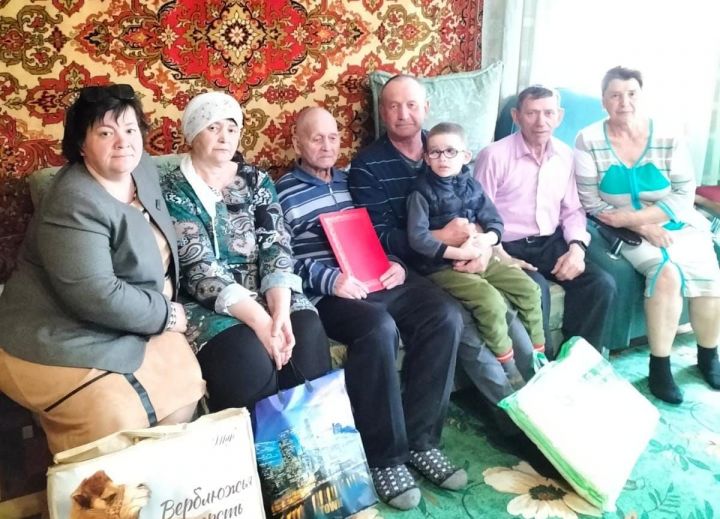 2 мая исполнилось 95 лет жителю села Мокрые Курнали