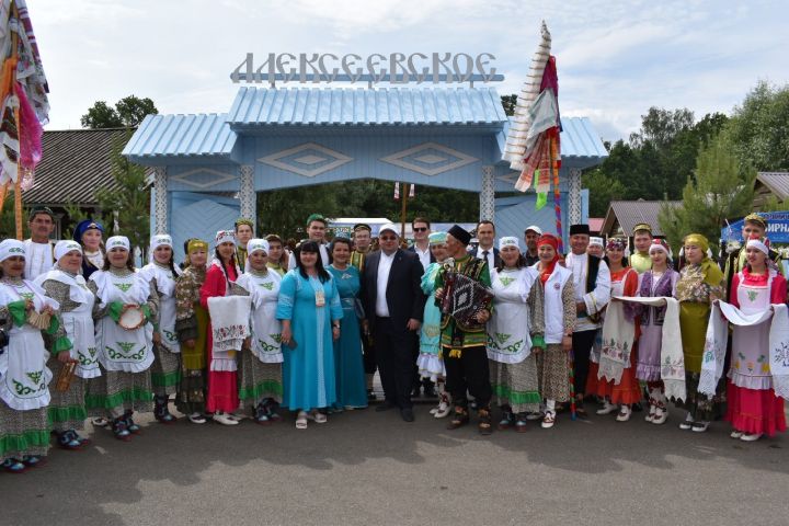 Фоторепортаж: Алексеевский район представил свою культуру на Казанском Сабантуе