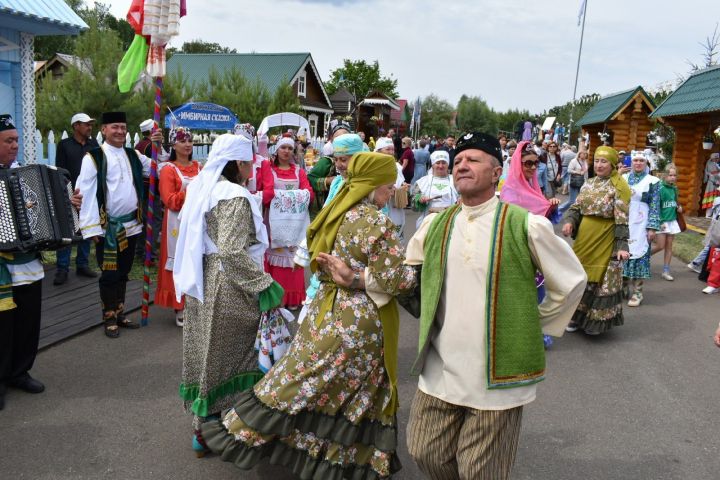 Фоторепортаж: Алексеевский район представил свою культуру на Казанском Сабантуе