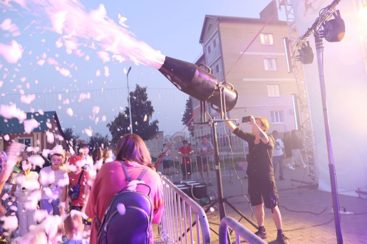 Море пены и зажигательная музыка: в Алексеевском отпраздновали День молодежи
