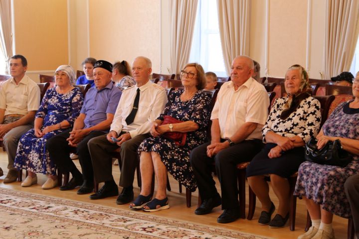 В День семьи, любви и верности в Алексеевском ЗАГСе чествовали юбилейные пары