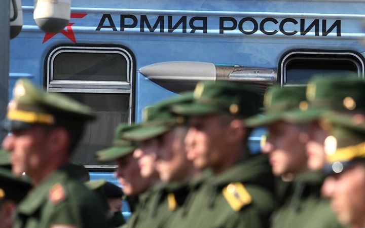 На празднике «Я выбираю небо» развернут мобильный комплекс отбора на службу по контракту