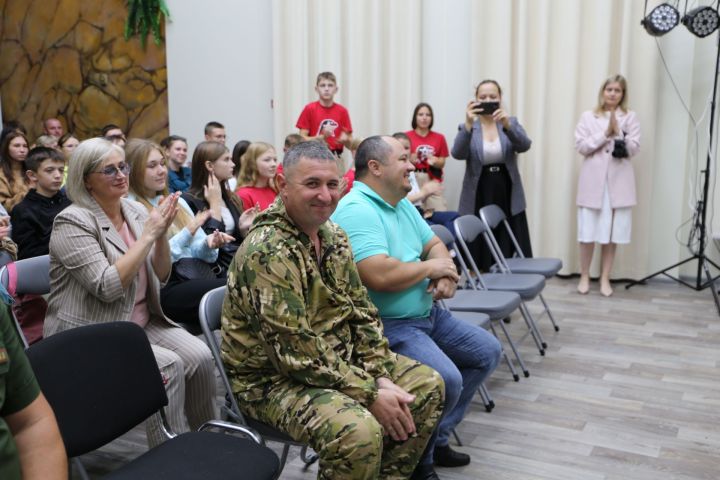 Герой России Расим Баксиков посетил подростковый клуб Юнармеец в Билярске