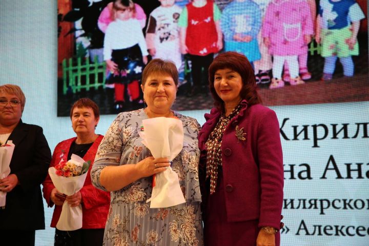 Воспитателя из Билярска наградили знаком «Почетный наставник»