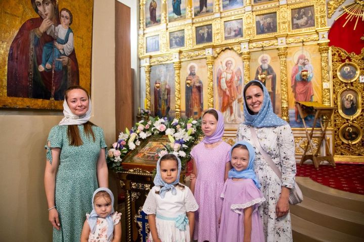 Епископ Чистопольский и Нижнекамский Пахомий поздравил мам Алексеевского с праздником