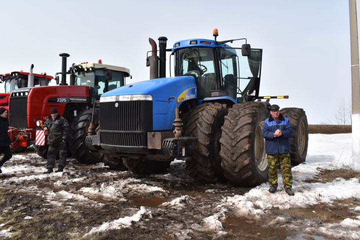 Заместитель министра сельского хозяйства и продовольствия РТ Рустем Гайнуллов принял участие в смотре-конкурсе по подготовке к весенне-полевым работам