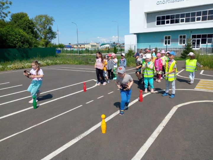 Уроки безопасности в автогородке для юных пешеходов