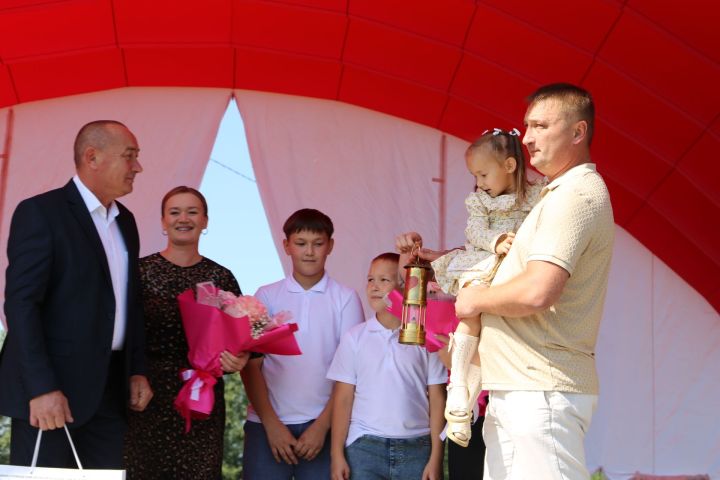 Семья Закировых приняла участие в торжественной передаче капсулы семейного очага