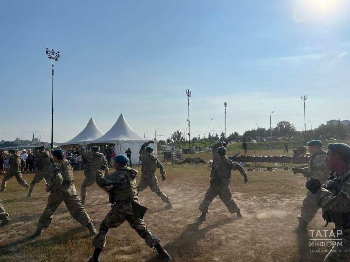 Воспитанники Центра спецподготовки показали в Казани приемы ближнего боя с оружием