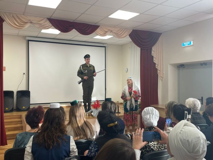 Туган телне заманча укыту: Зур Тигәнәледә укытучылар фикер алышты