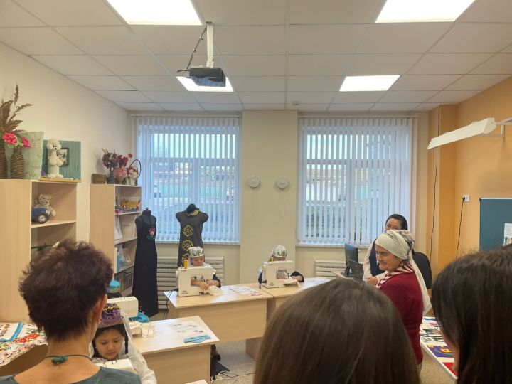 Туган телне заманча укыту: Зур Тигәнәледә укытучылар фикер алышты