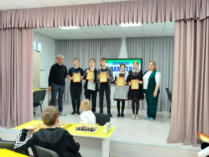 В Алексеевском продолжается муниципальный этап Всероссийских соревнований по шахматам