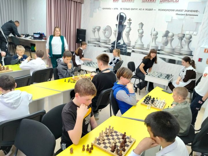 В Алексеевском продолжается муниципальный этап Всероссийских соревнований по шахматам