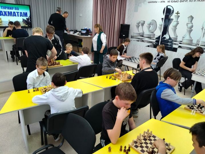 В Алексеевском продолжается муниципальный этап Всероссийских соревнований по шахматам