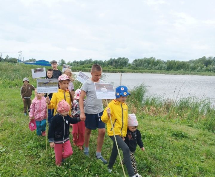 Прогулка в мир природы: воспитанники приюта «Забота» на Лебедином озере