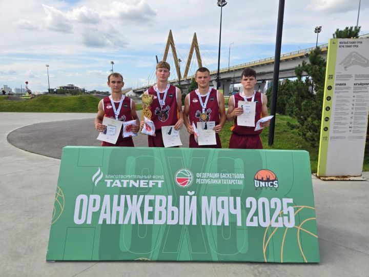 Баскетболисты Алексеевского района успешно выступили на турнире «Оранжевый мяч»