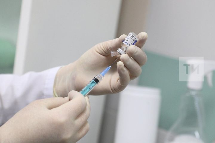 Безопасность в отпуске: Почему Роспотребнадзор советует прививаться за месяц до поездки
