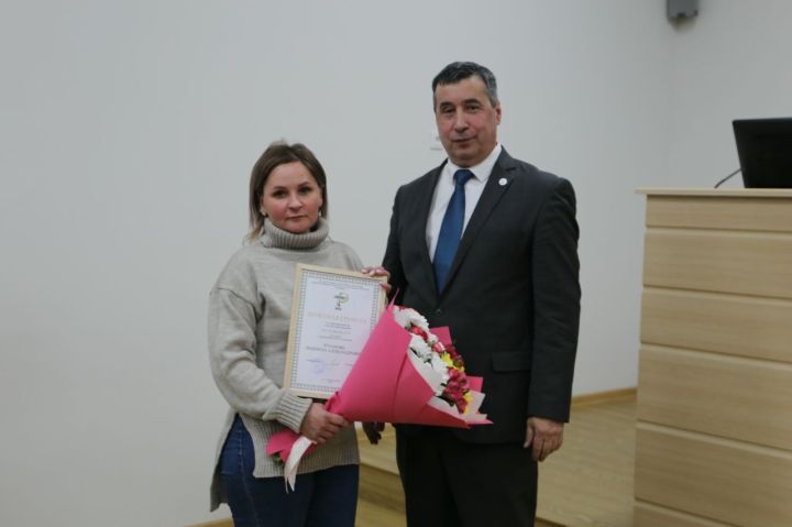 Лучшие из лучших: в Алексеевской ЦРБ наградили отличившихся сотрудников