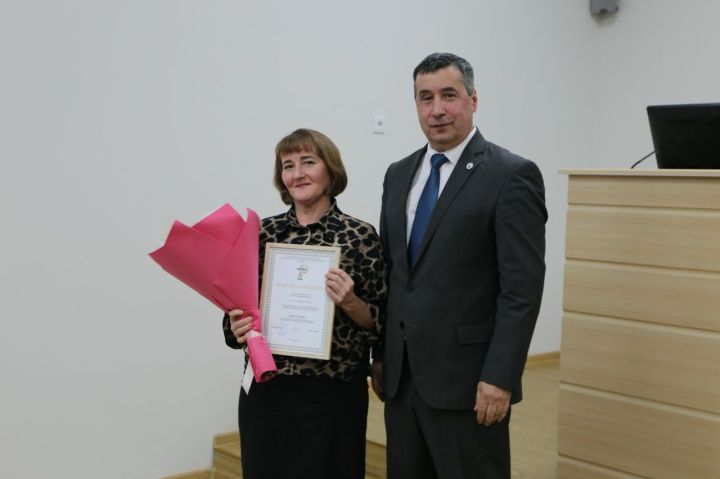 Лучшие из лучших: в Алексеевской ЦРБ наградили отличившихся сотрудников