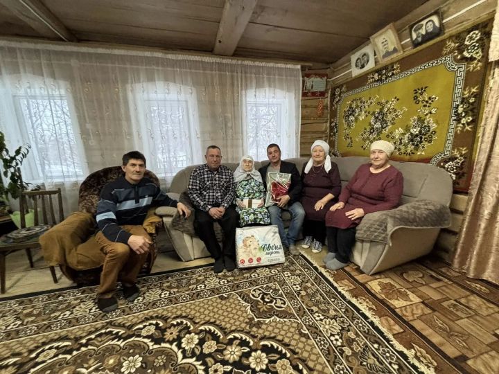 Оныклар шатлыгы һәм җәмәгать хөрмәте: 90 яшьлек юбилярлар бәйрәме