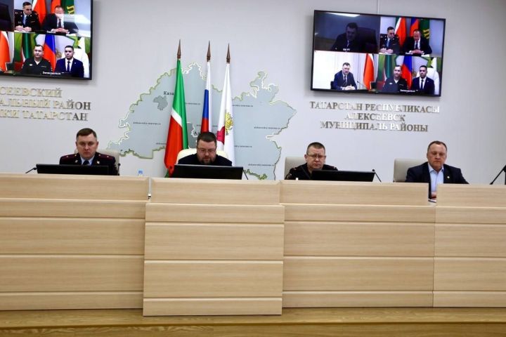 Алексеевск районы хакимиятендә юл хәрәкәте иминлеген тәэмин итү комиссиясе утырышы булды