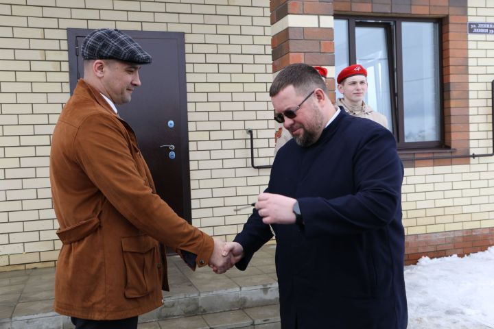 Россия Герое Рәсим Баксиковка Биләр авылында төзелгән яңа йортның ачкычлары тапшырылды