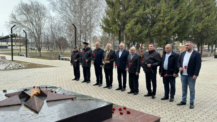 Ветераннар үз сугышчысын фронтка күңел җылысы белән озатты